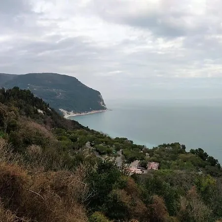 Casa Iosi A Sirolo